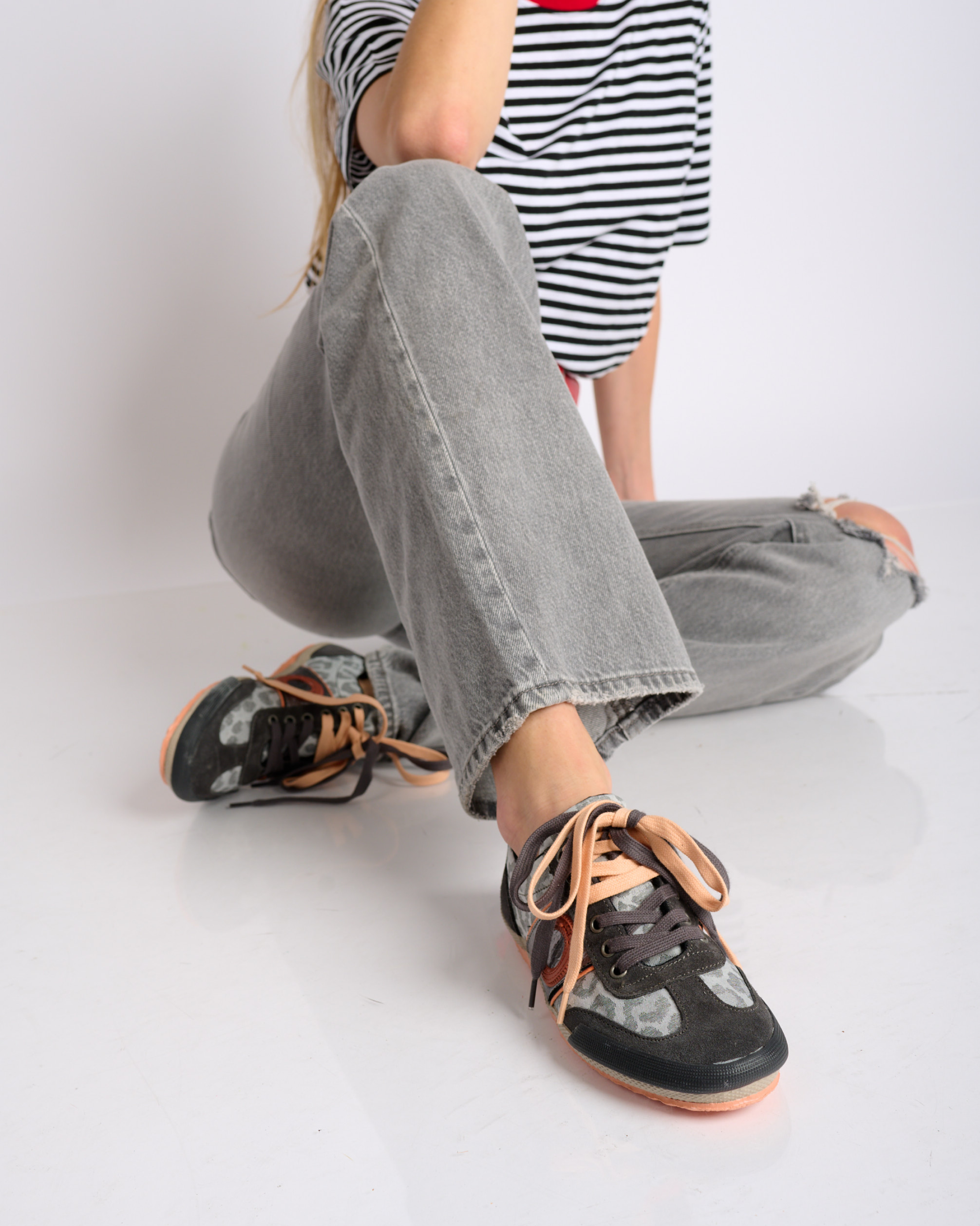 May Pantera-Plata Oscuro