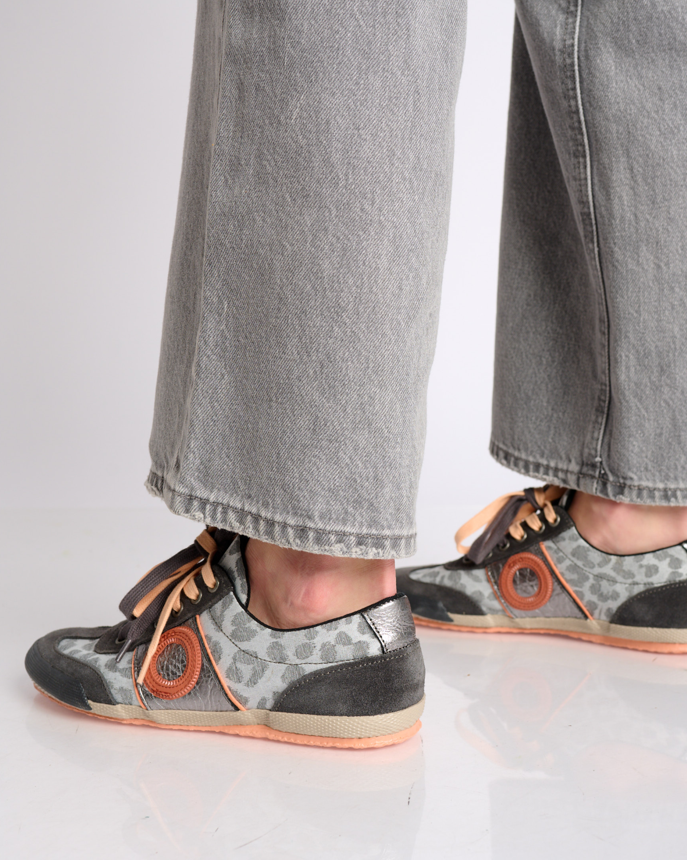 May Pantera-Plata Oscuro