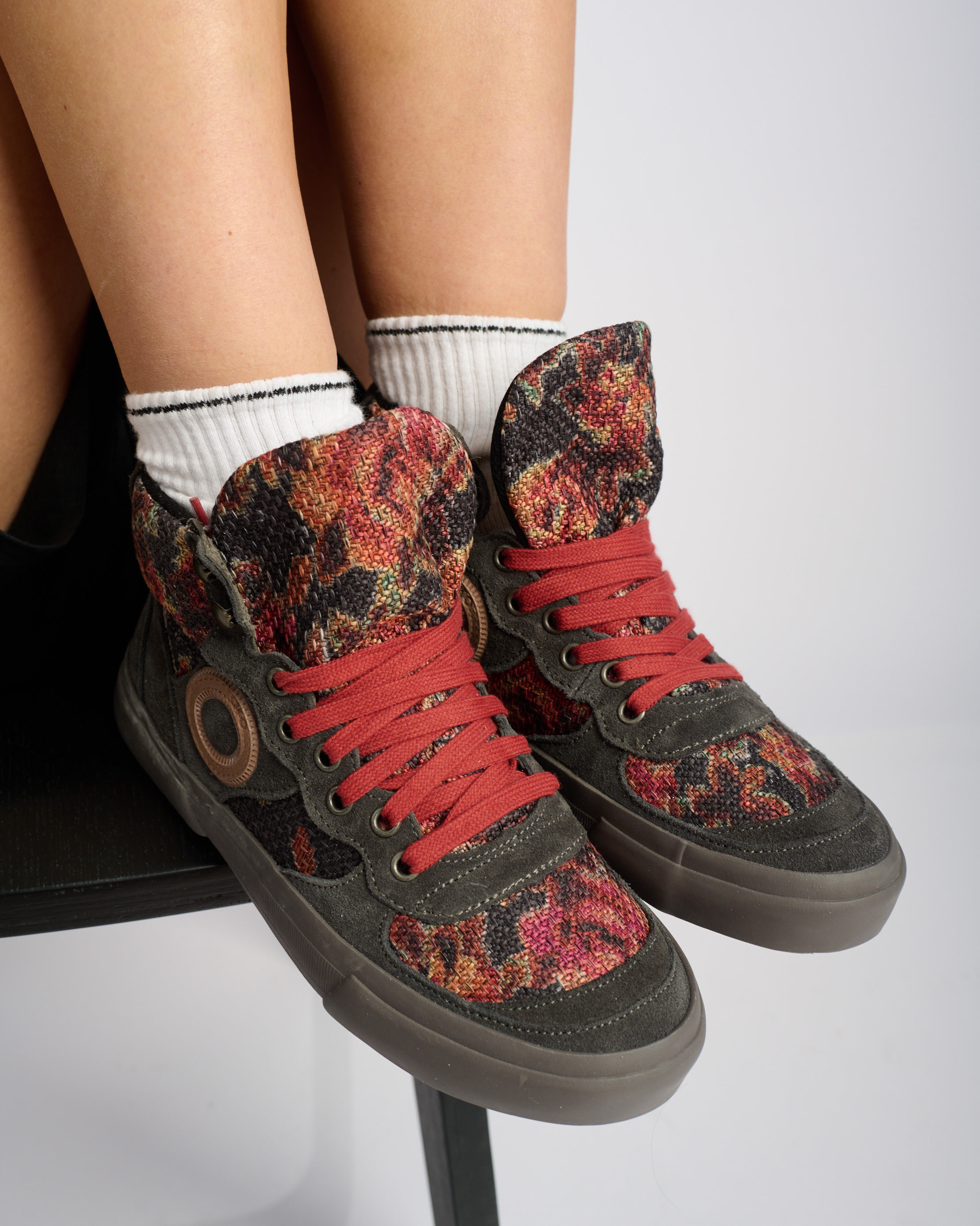 Emma Flower-Charcoal