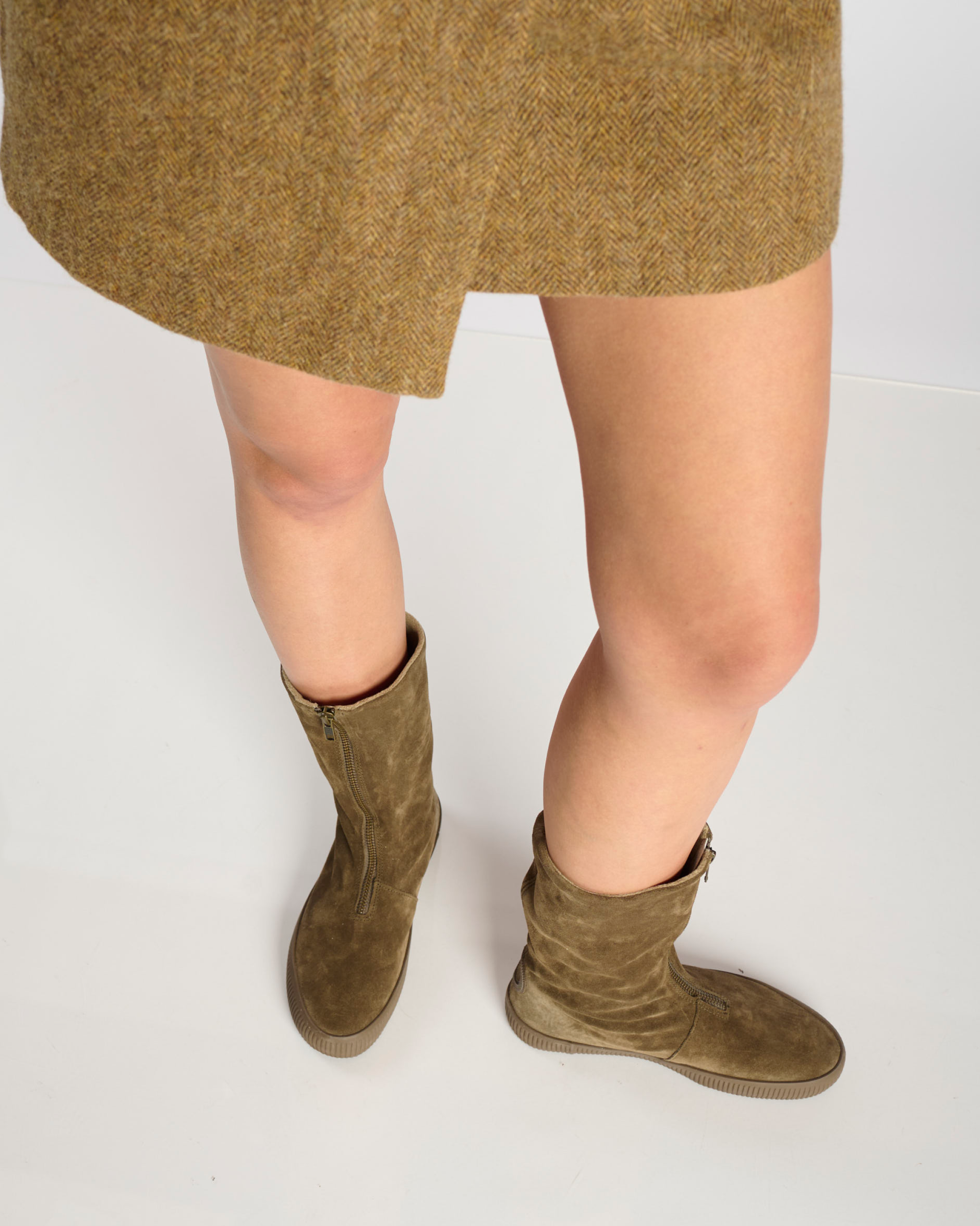 Noelle H Suede-Taupe