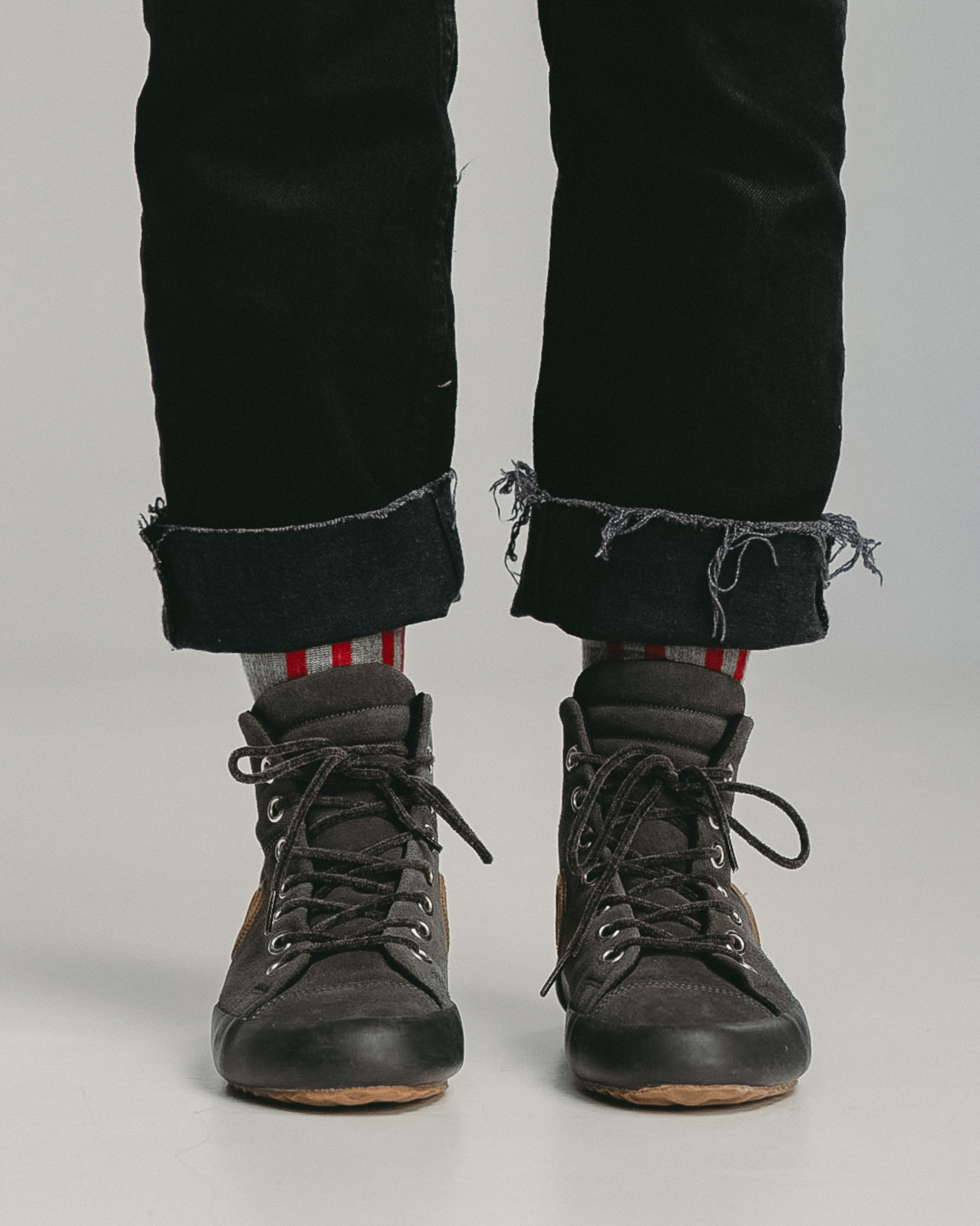 Wen H Suede-Charcoal
