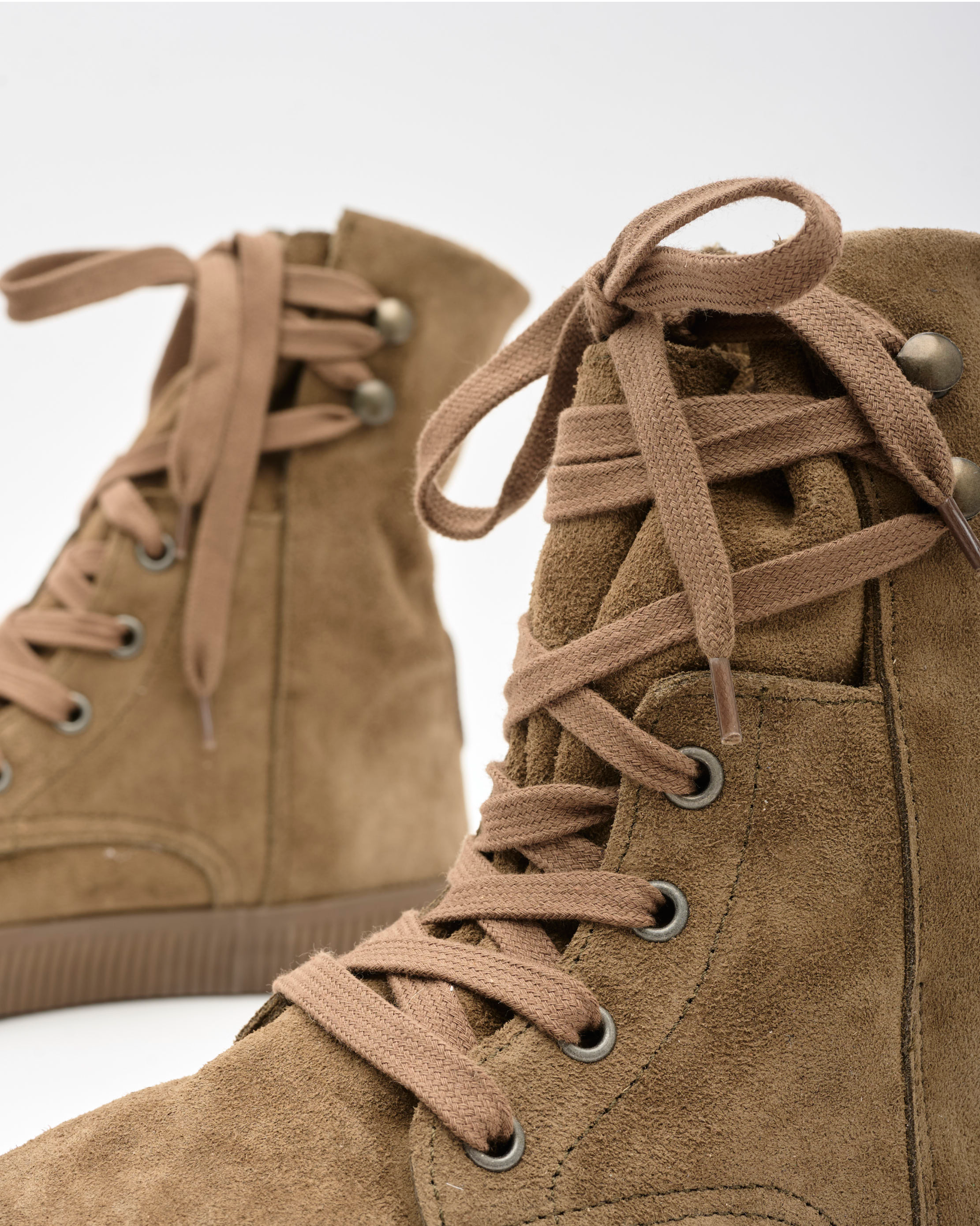 Noelle A Suede-Taupe