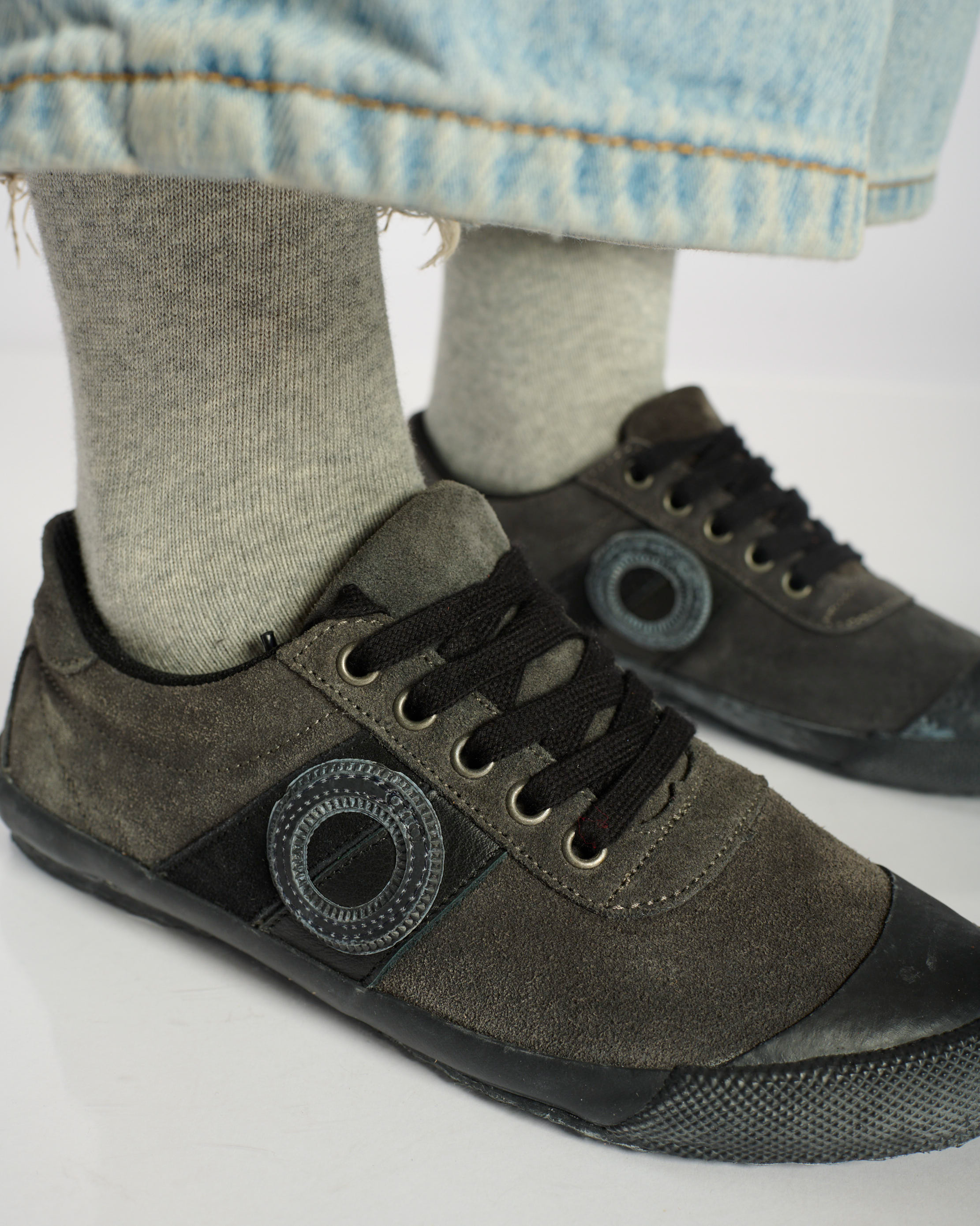Ray Suede-Charcoal