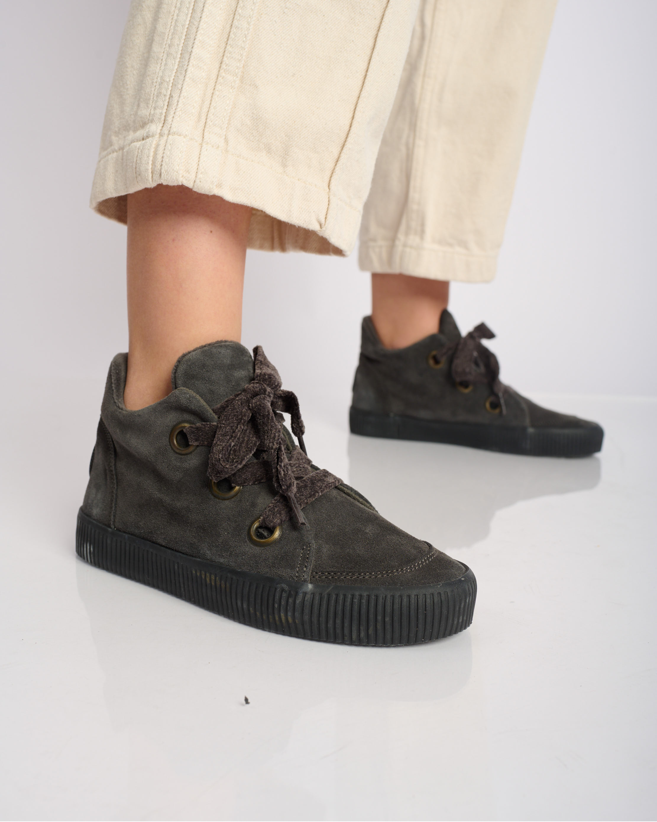 Noelle L Suede-Charcoal
