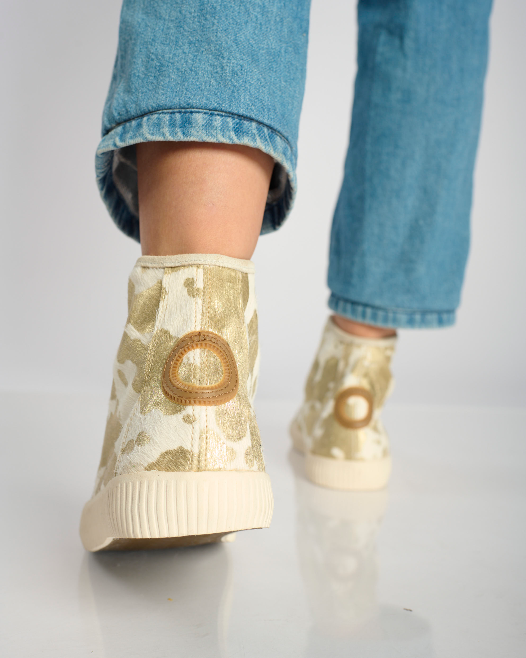 Noelle Pony-Platinum