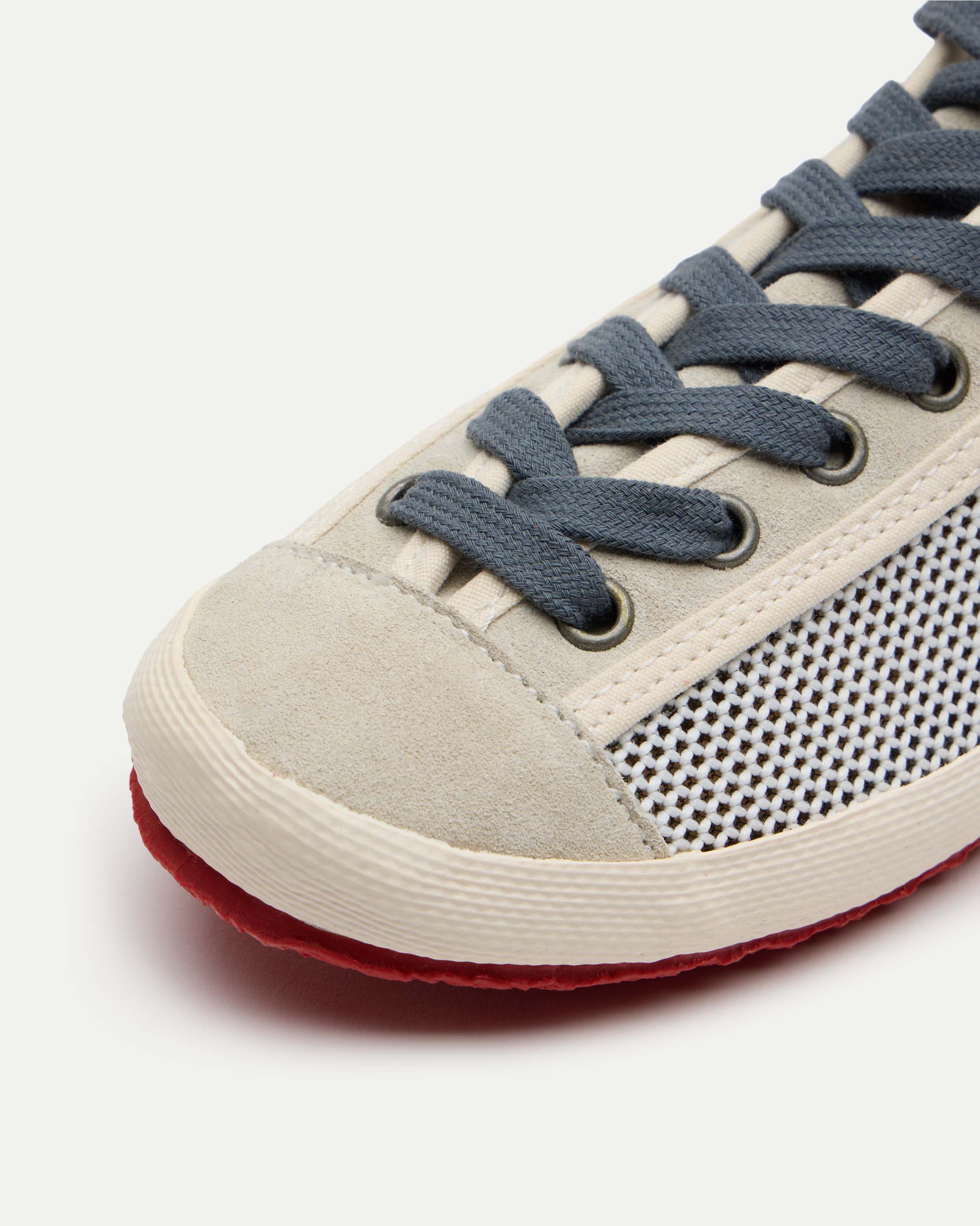 Holly H Scorpione-Milk