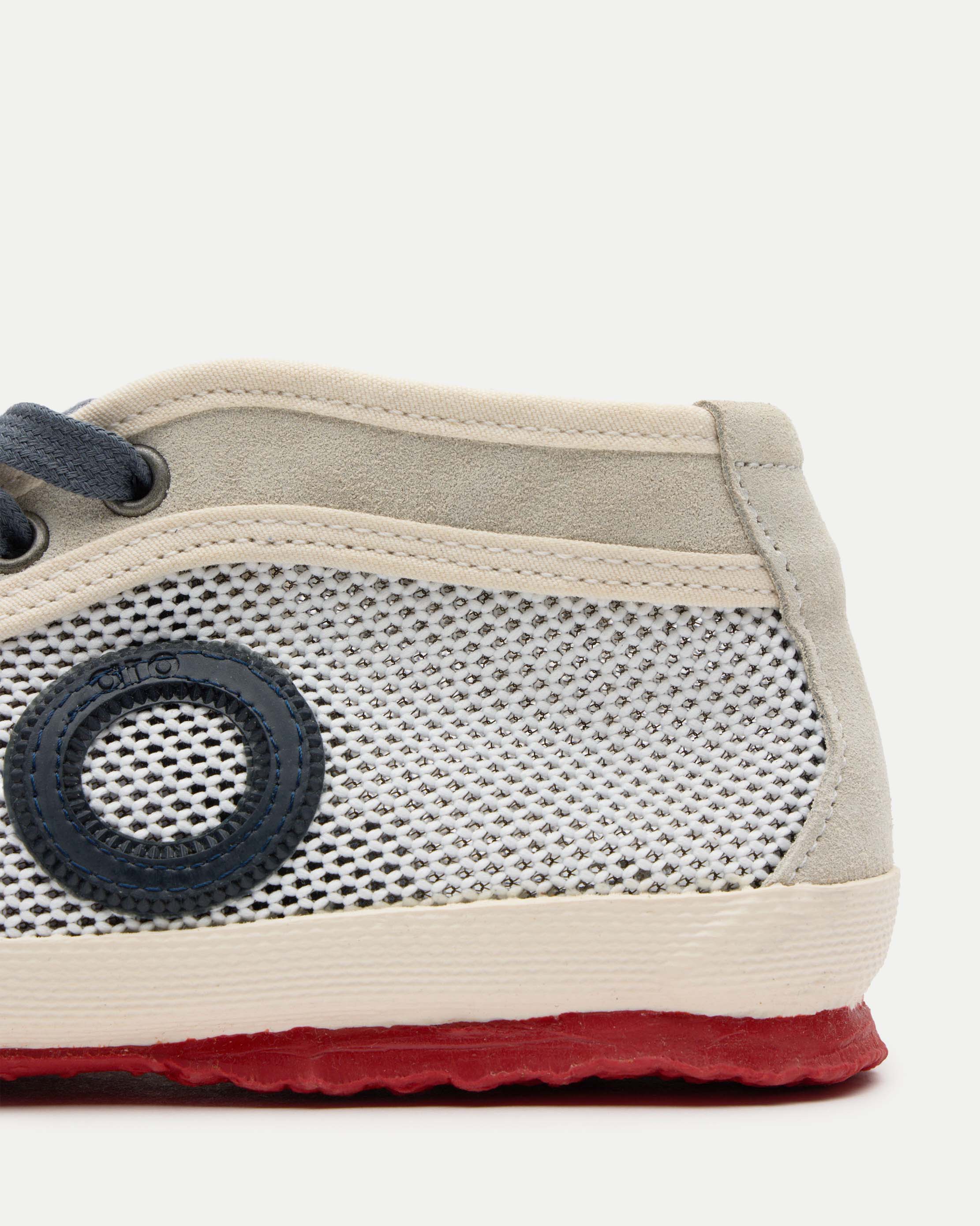 Holly H Scorpione-Milk