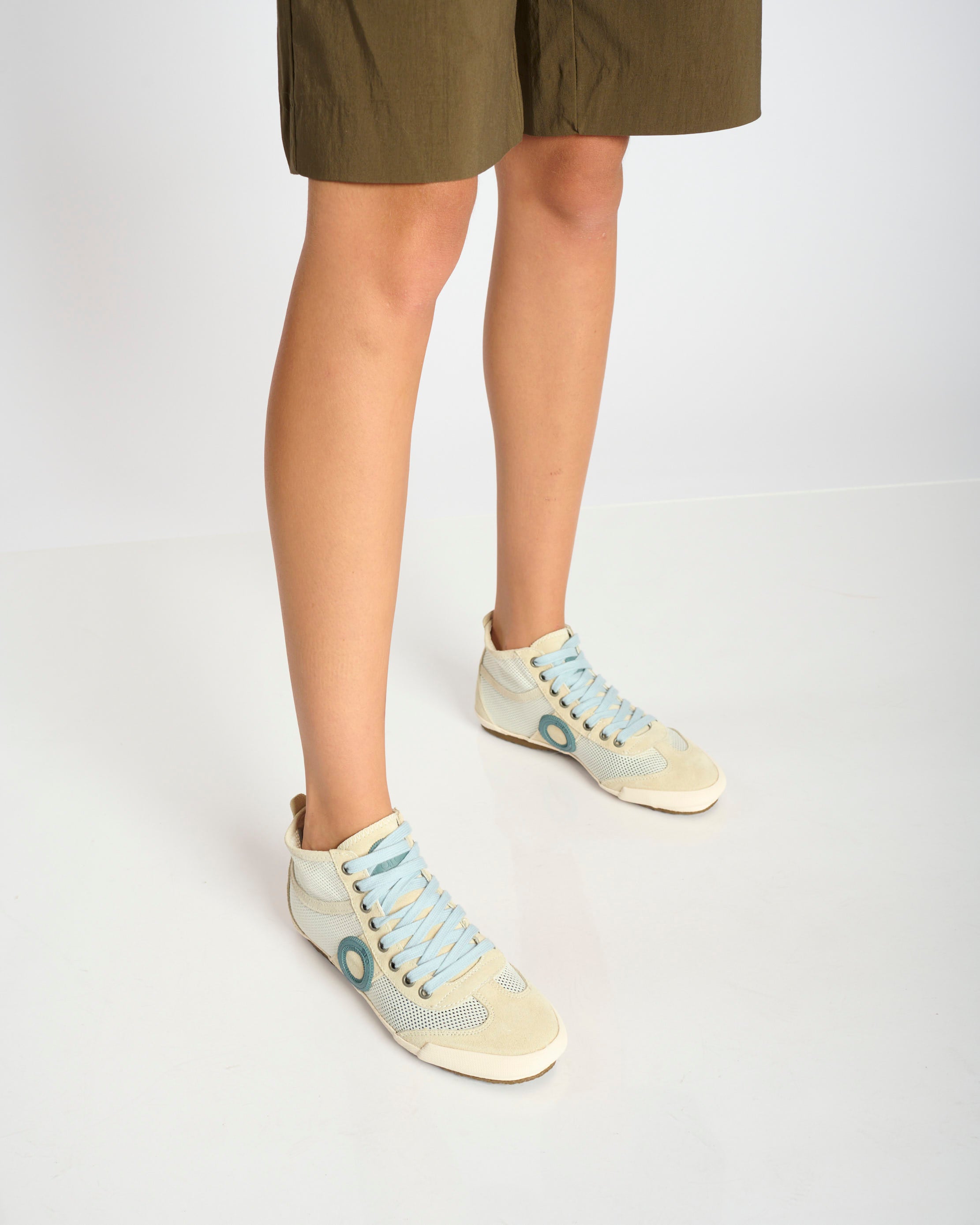 Joaneta H Net-Contrail