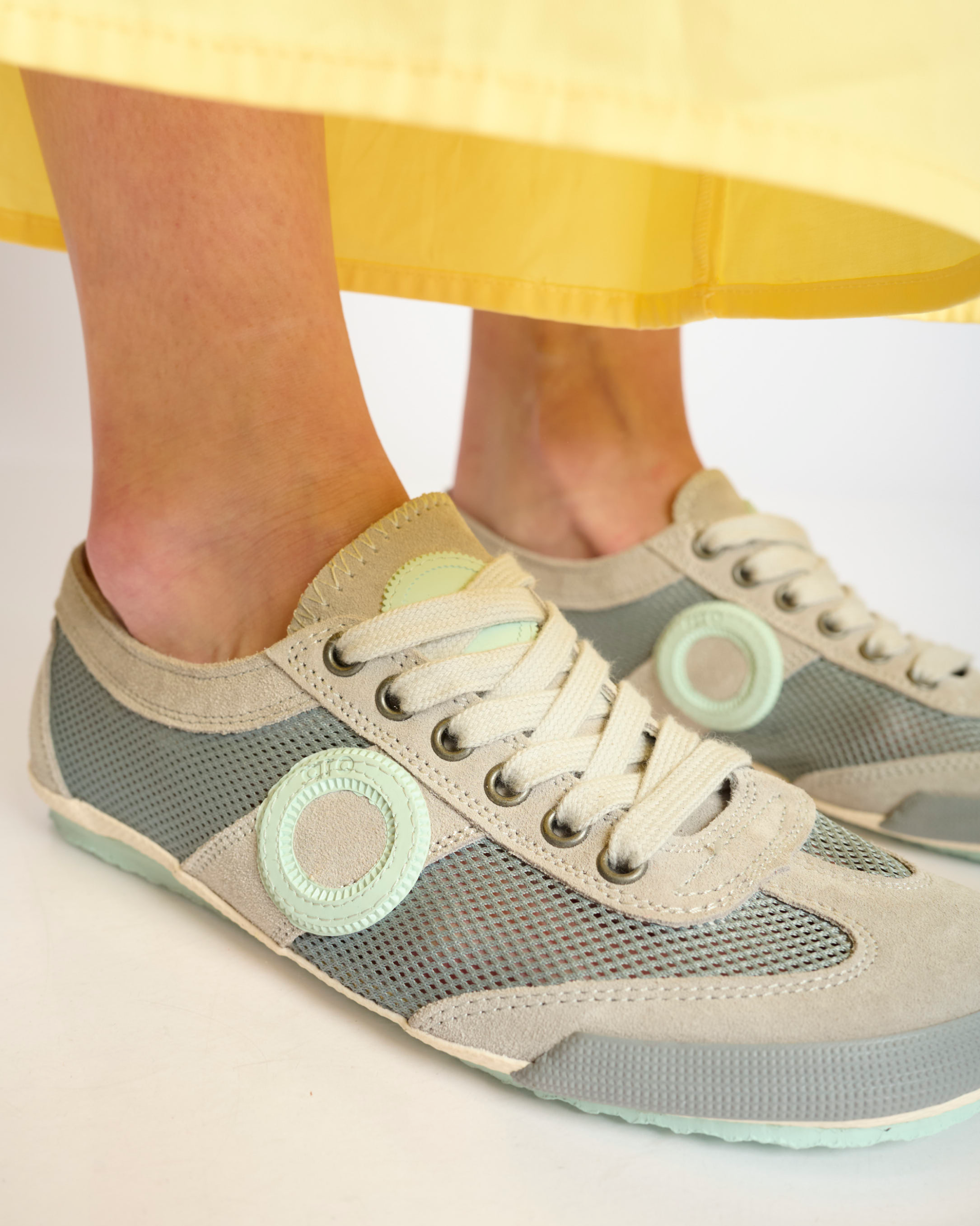 Joaneta Barefoot Net-Smoke