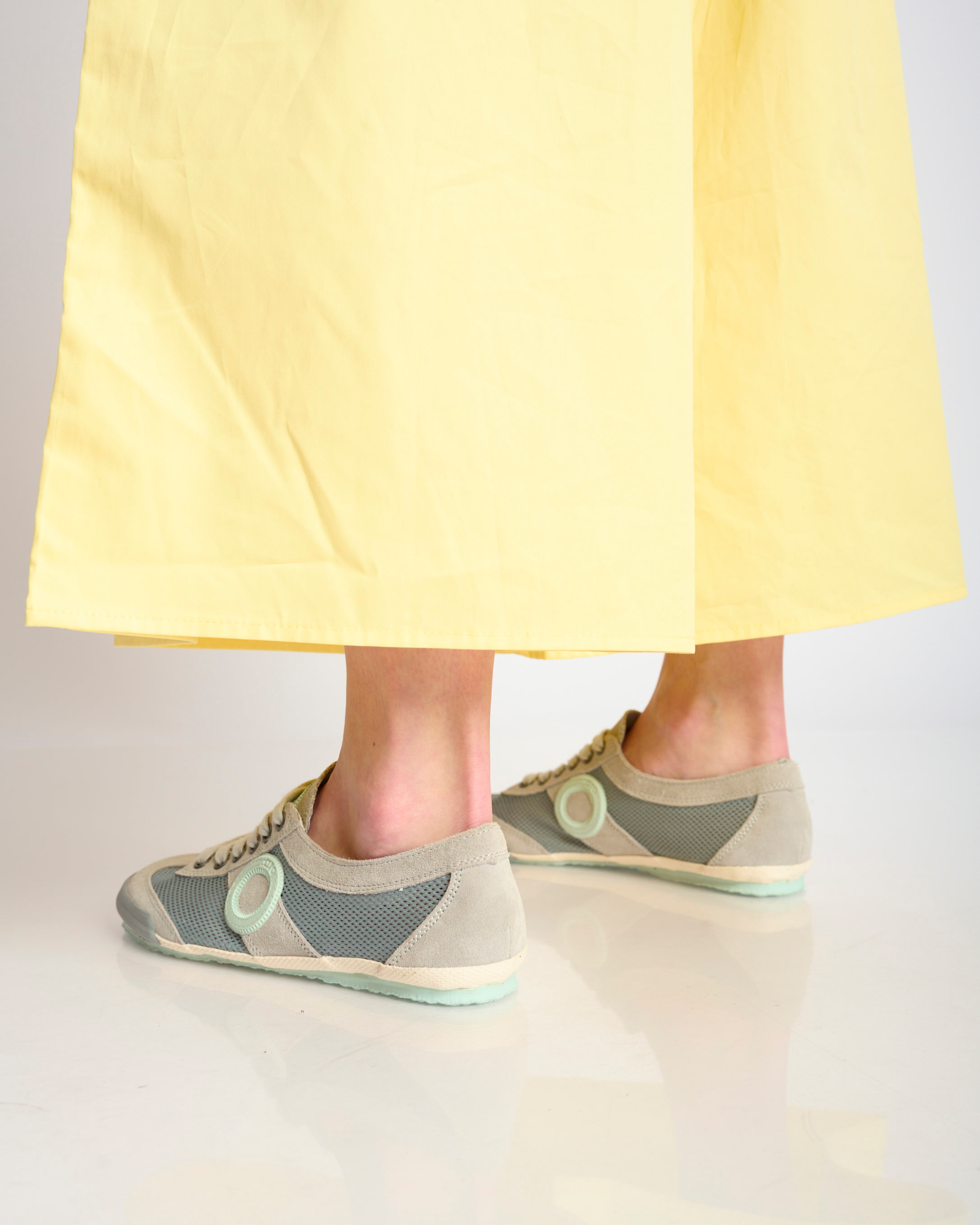 Joaneta Barefoot Net-Smoke