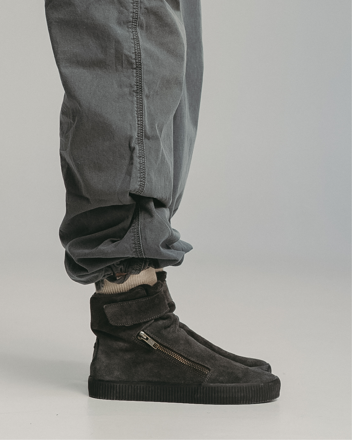 Noelle M Suede-Charcoal