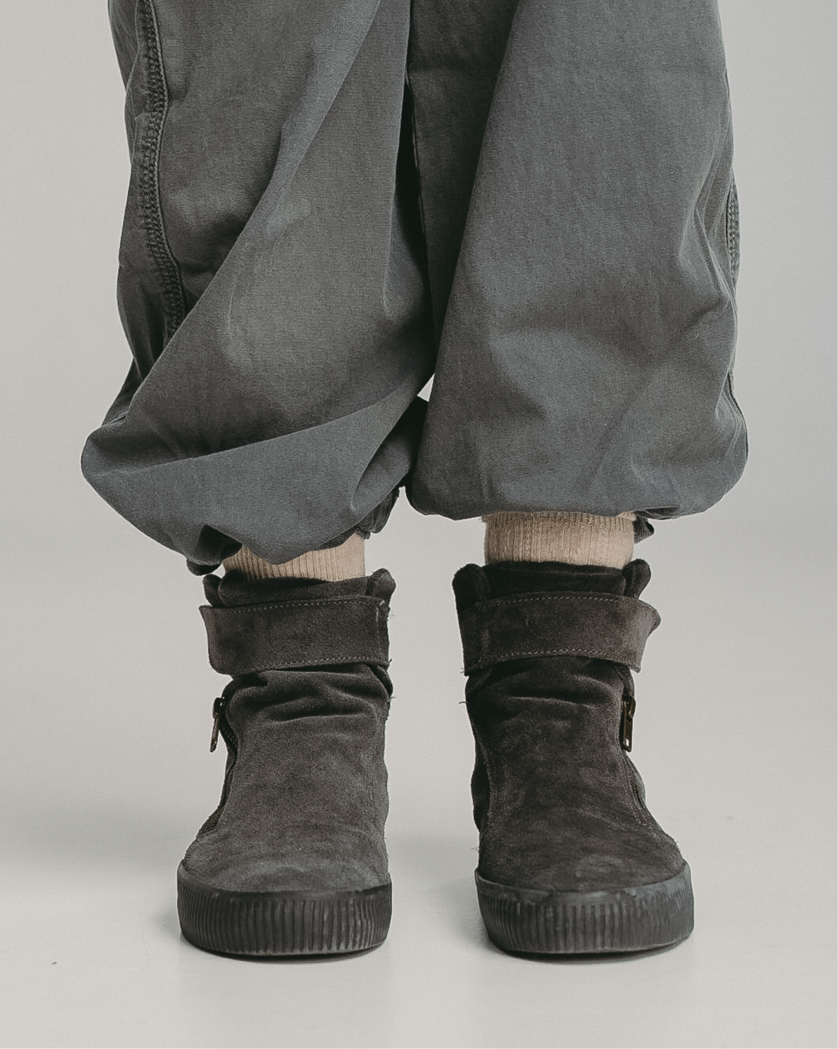 Noelle M Suede-Charcoal