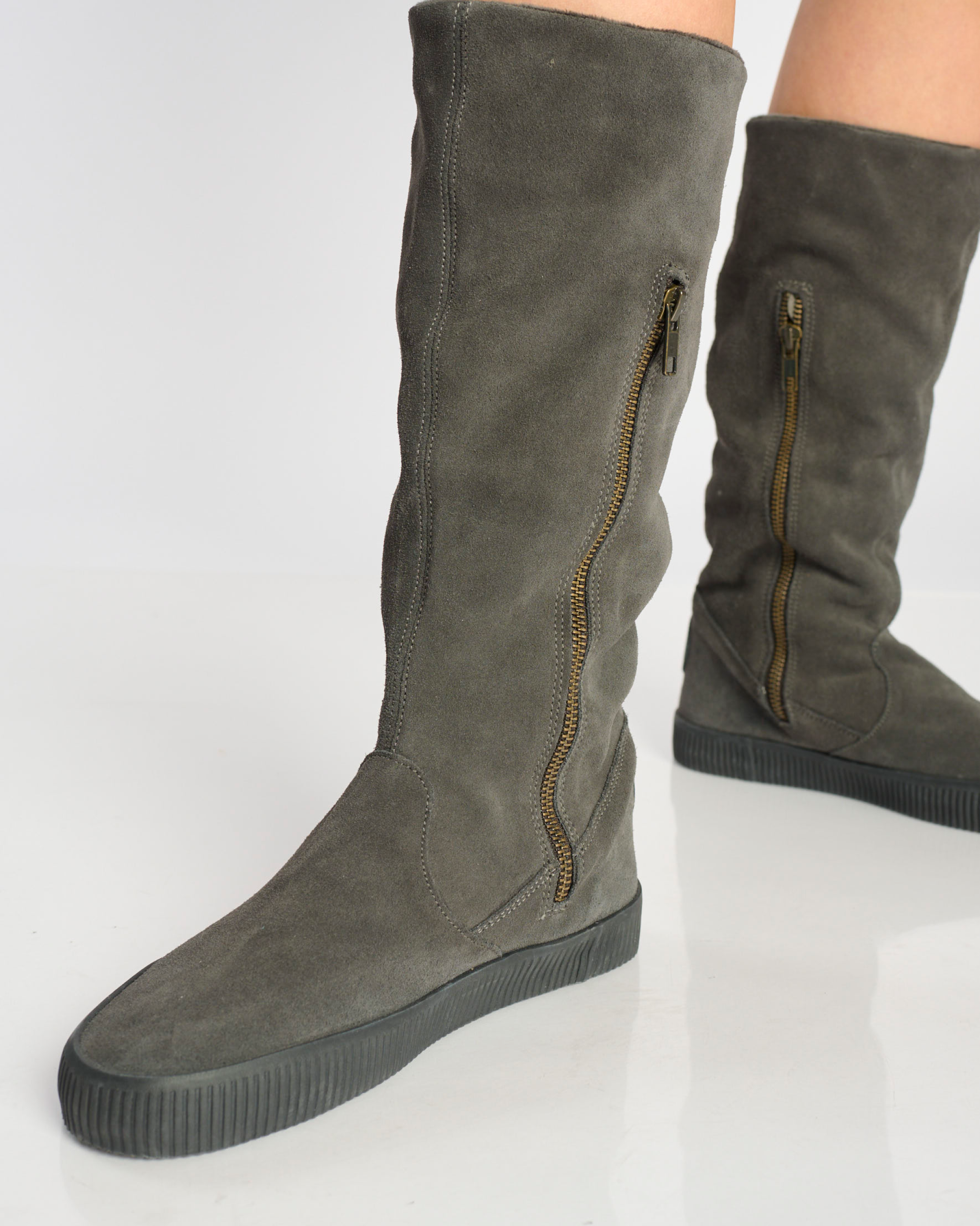 Noelle H Suede-Charcoal