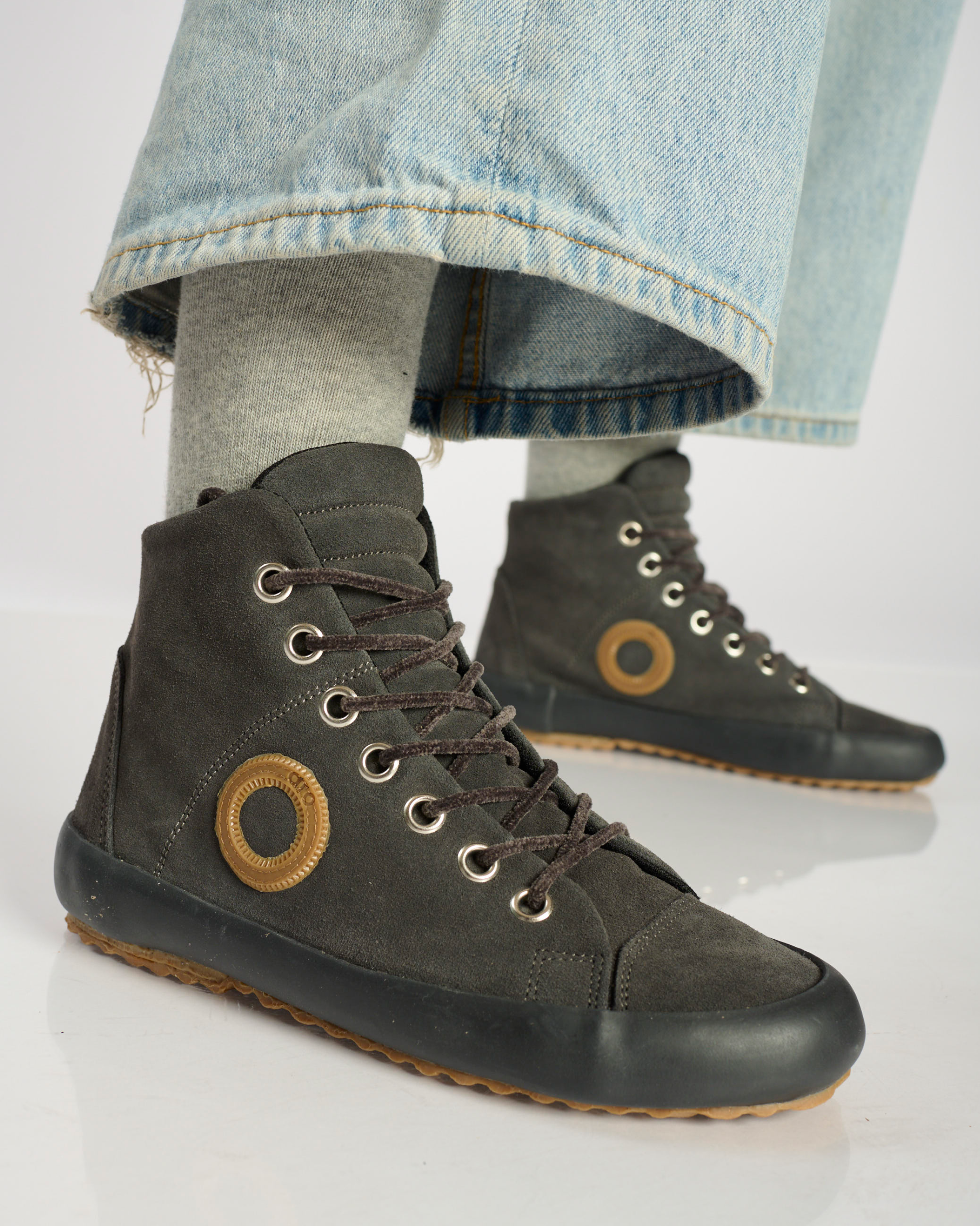 Wen H Suede-Charcoal