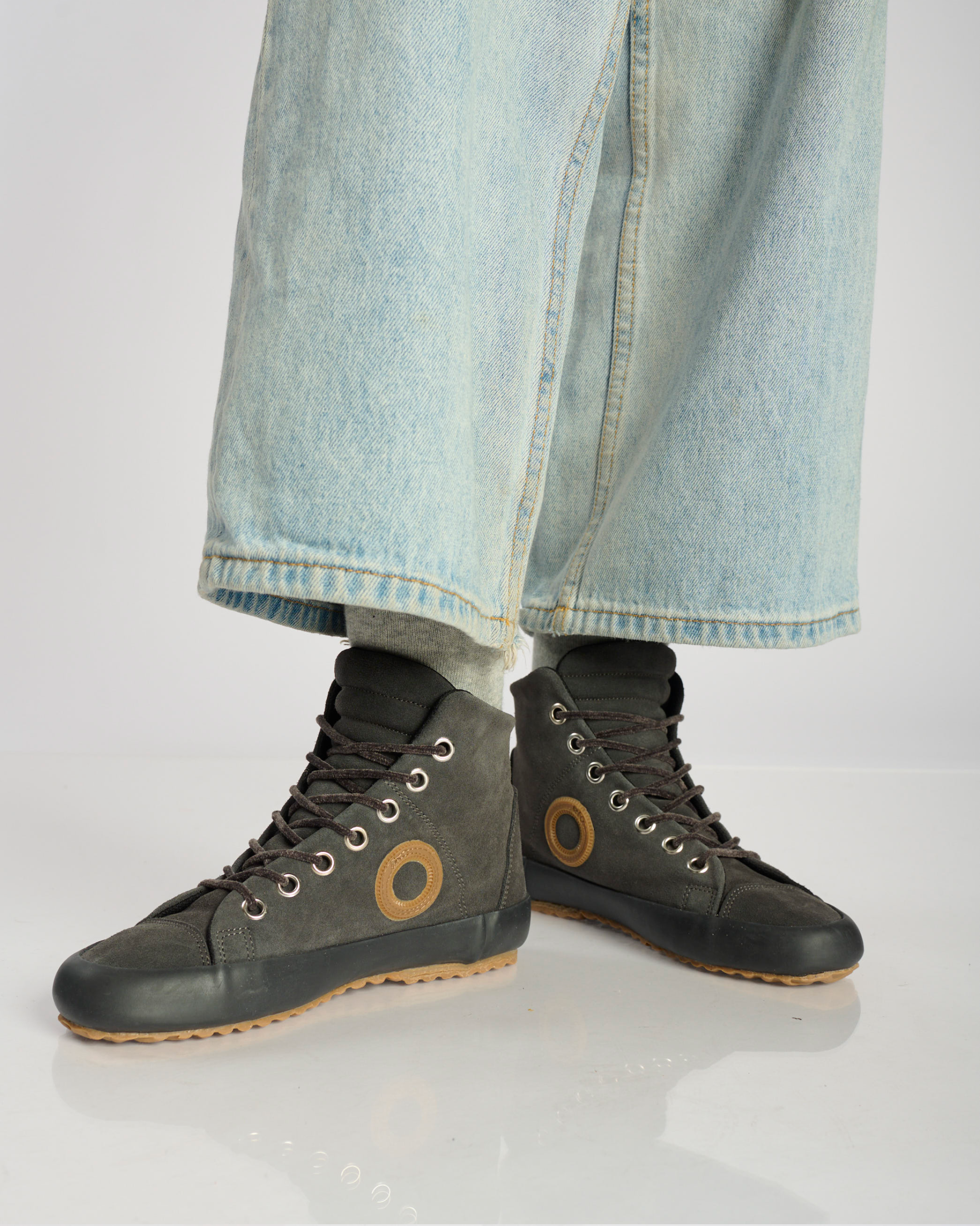 Wen H Suede-Charcoal