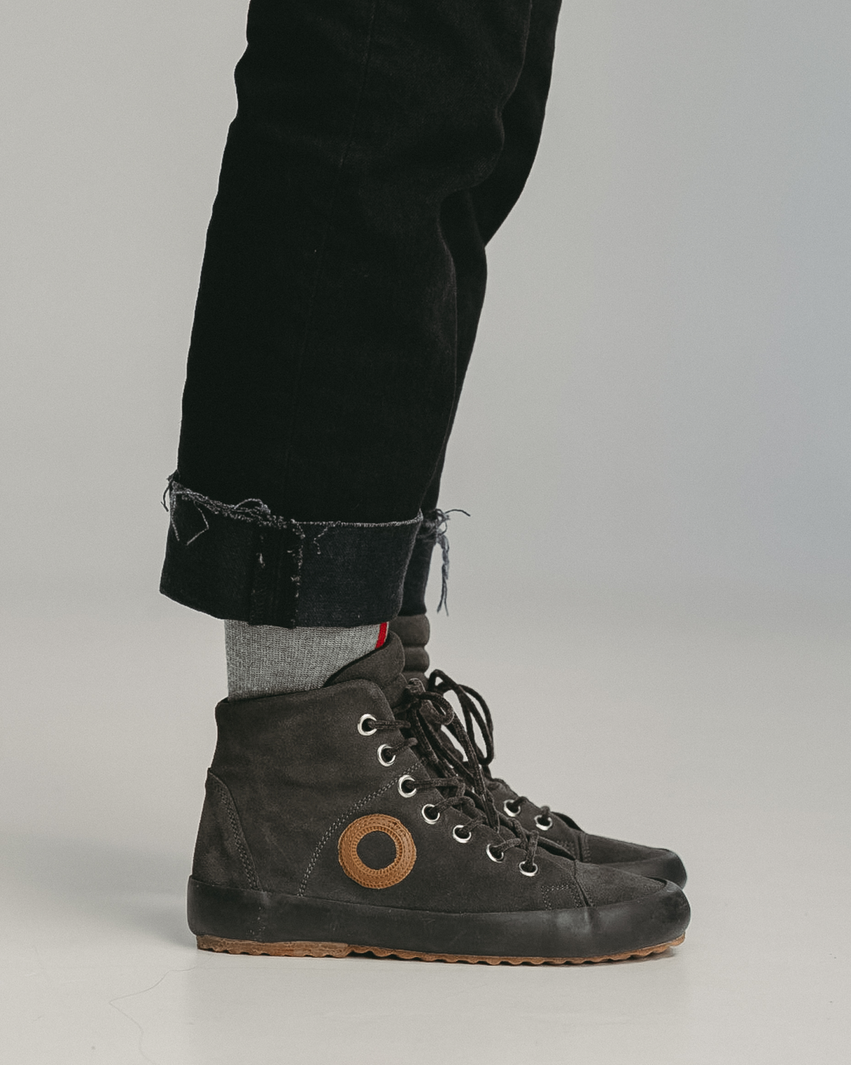 Wen H Suede-Charcoal