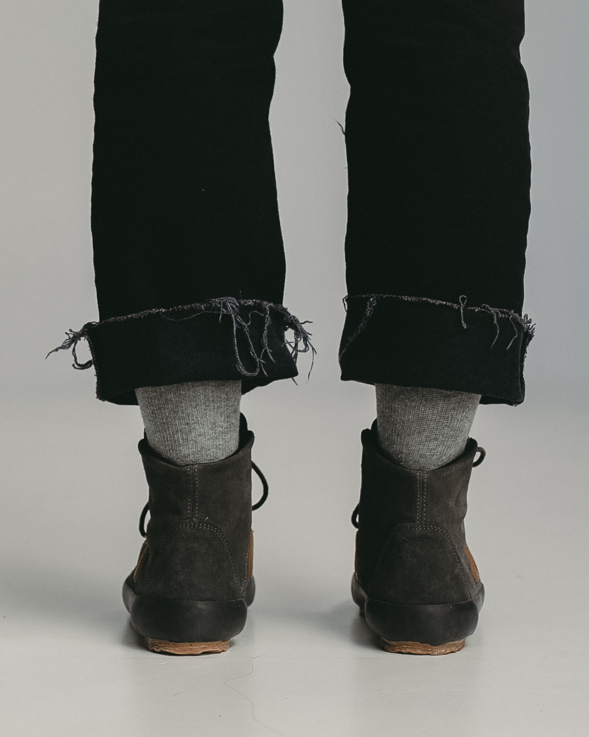Wen H Suede-Charcoal
