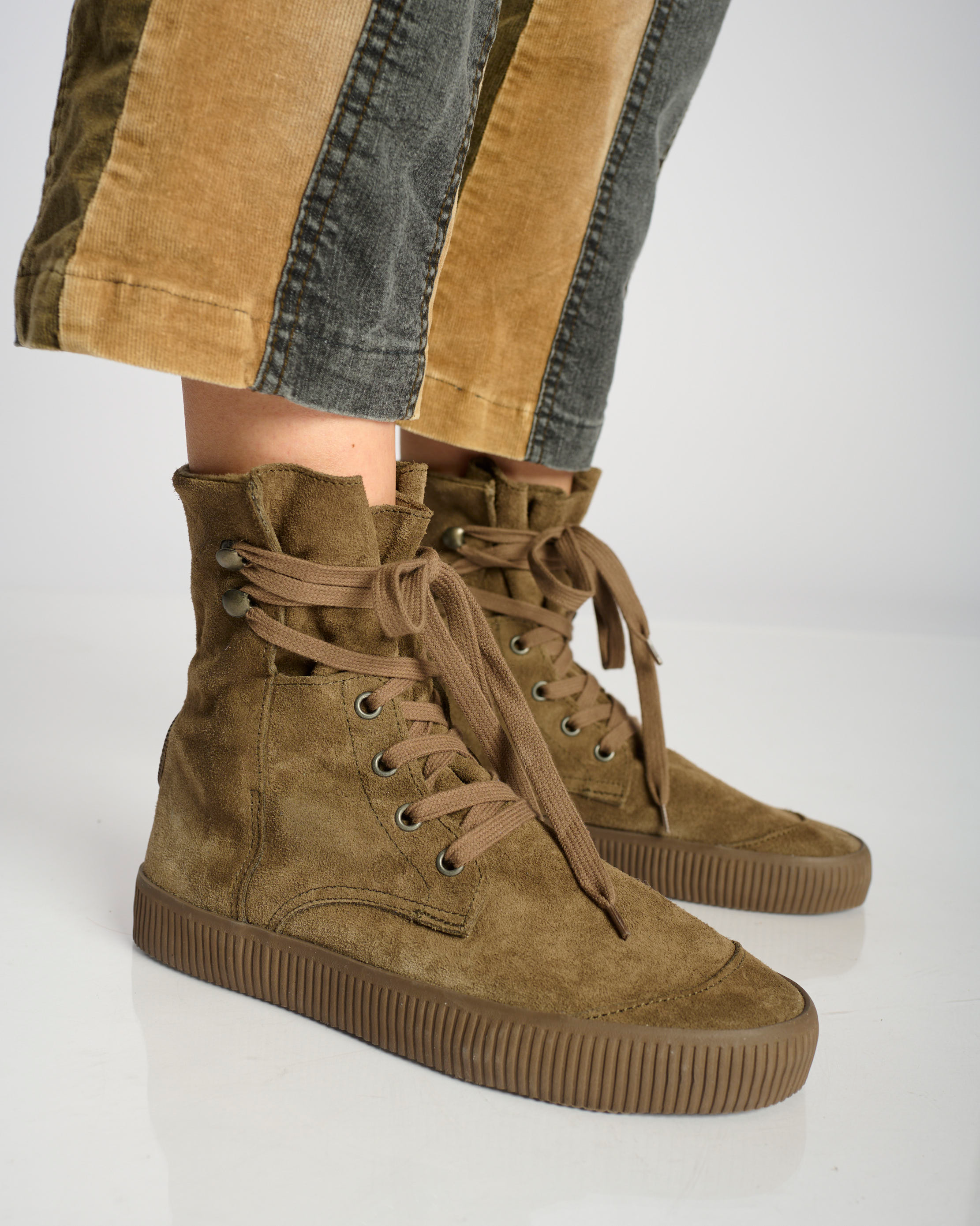 Noelle A Suede-Taupe