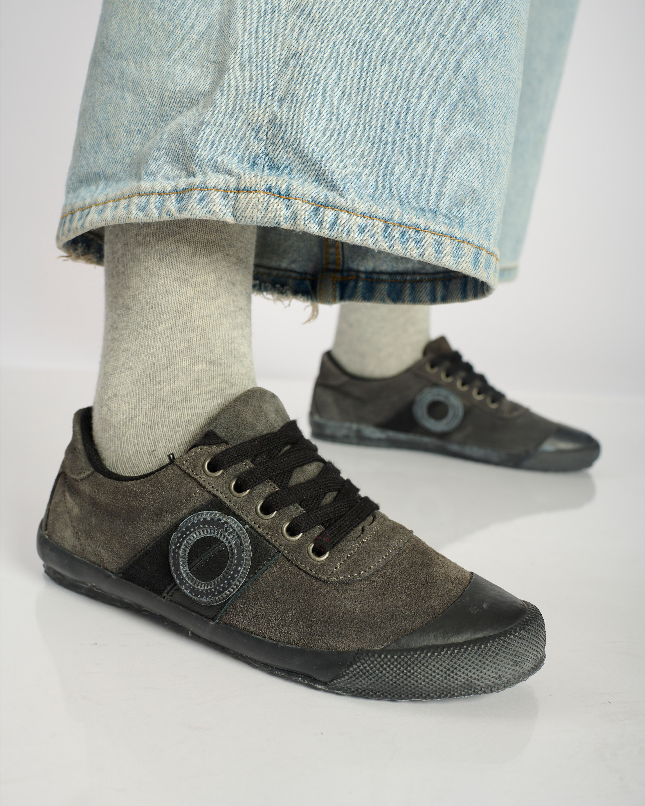 Ray Suede-Charcoal