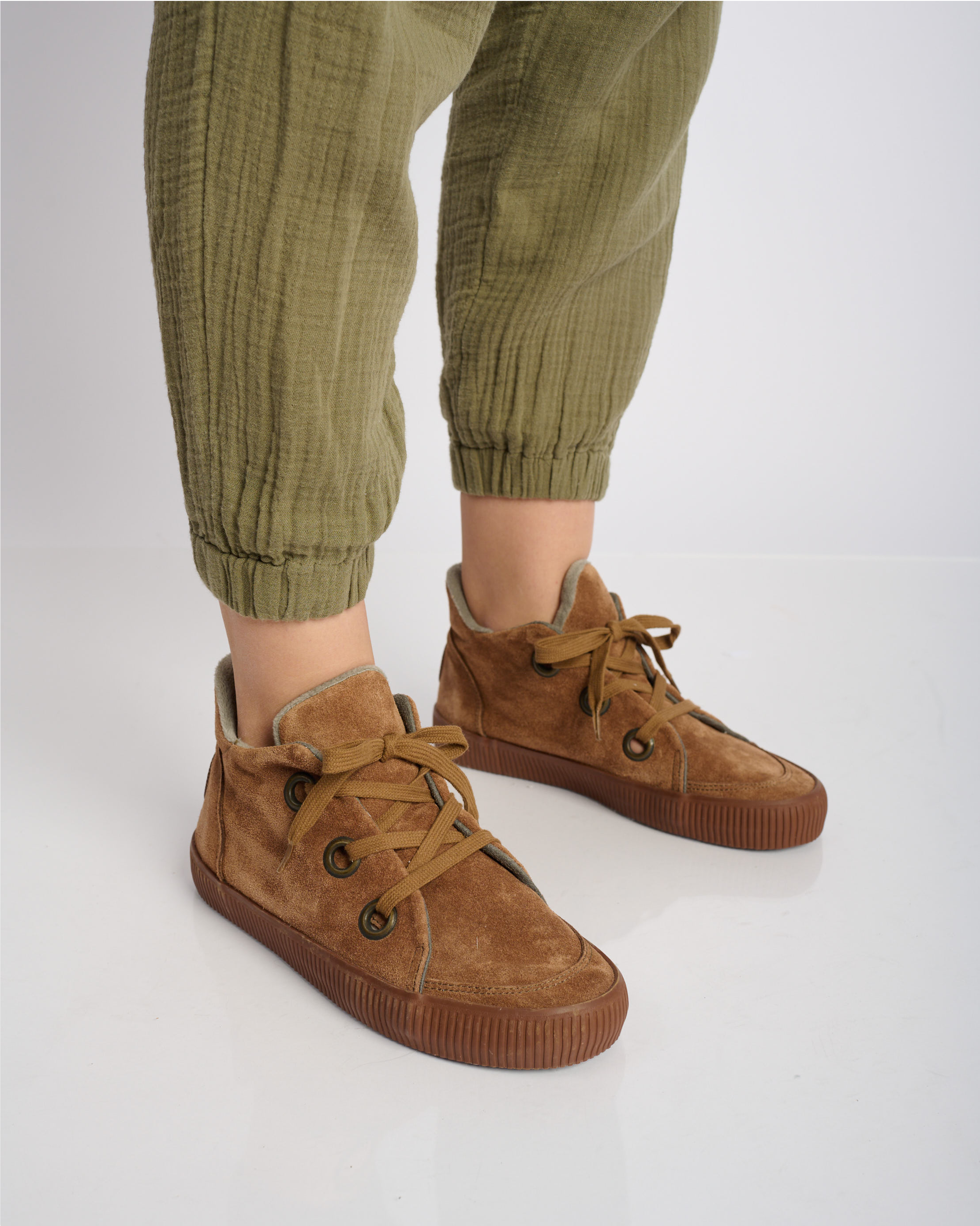Noelle L Suede-Chestnut