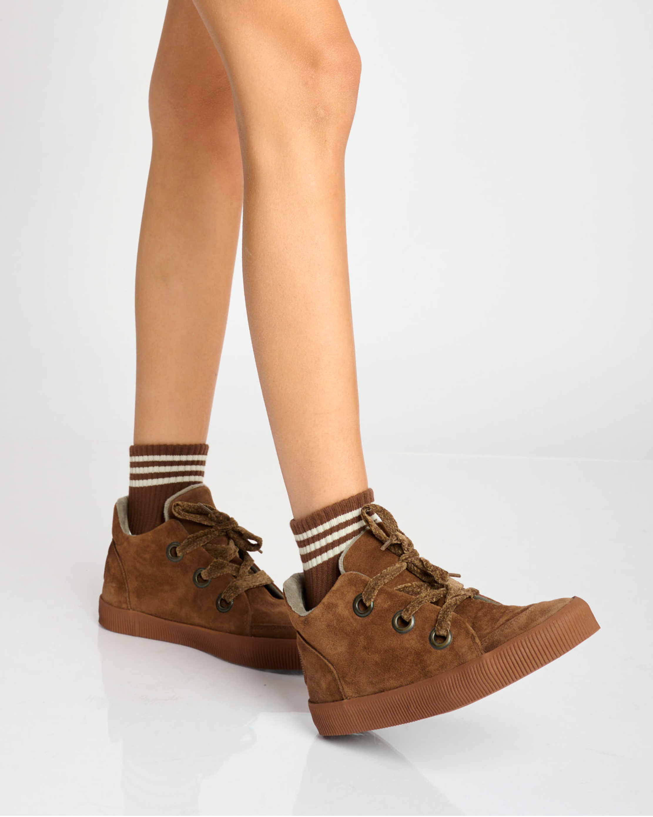 Noelle L Suede-Chestnut