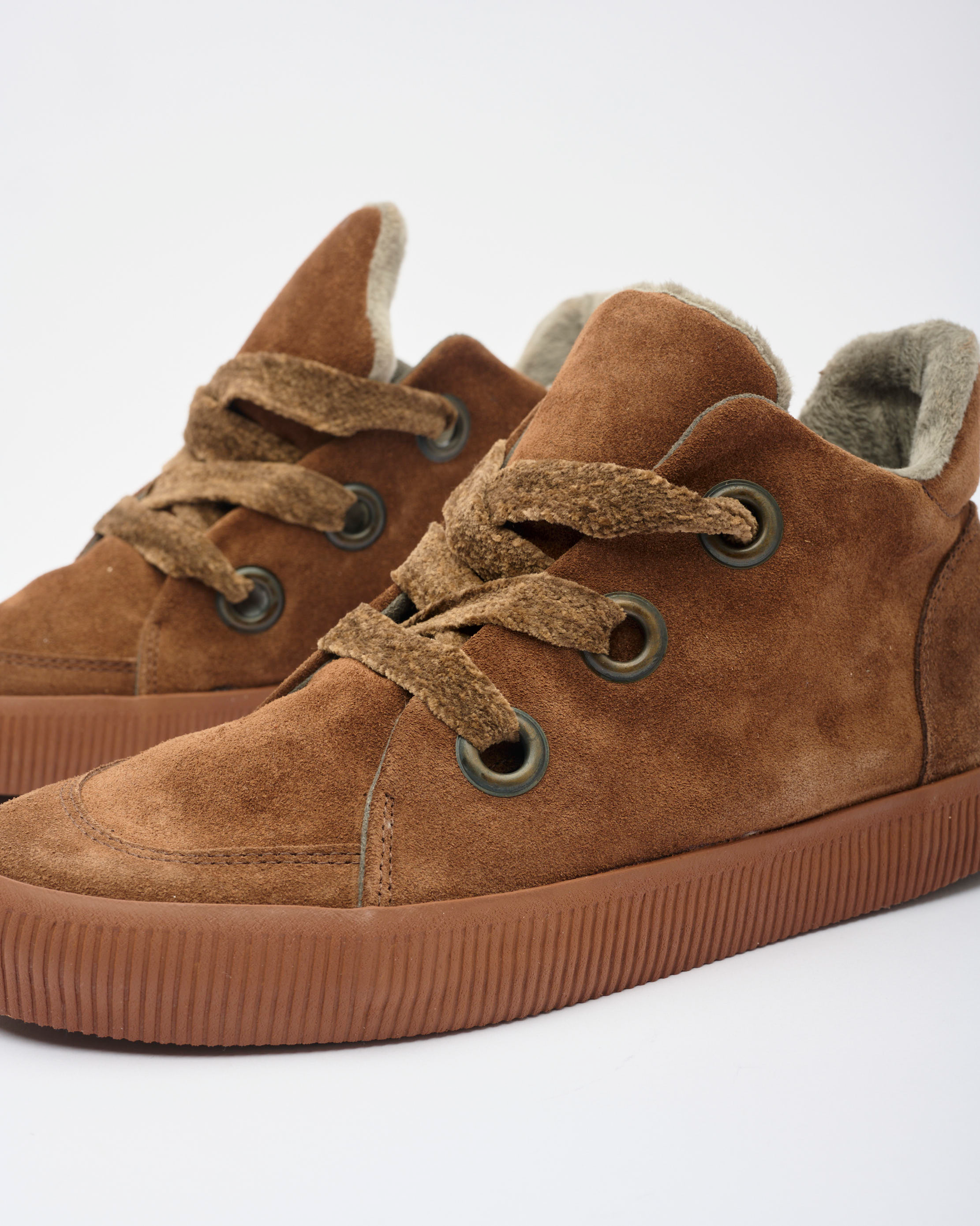 Noelle L Suede-Chestnut