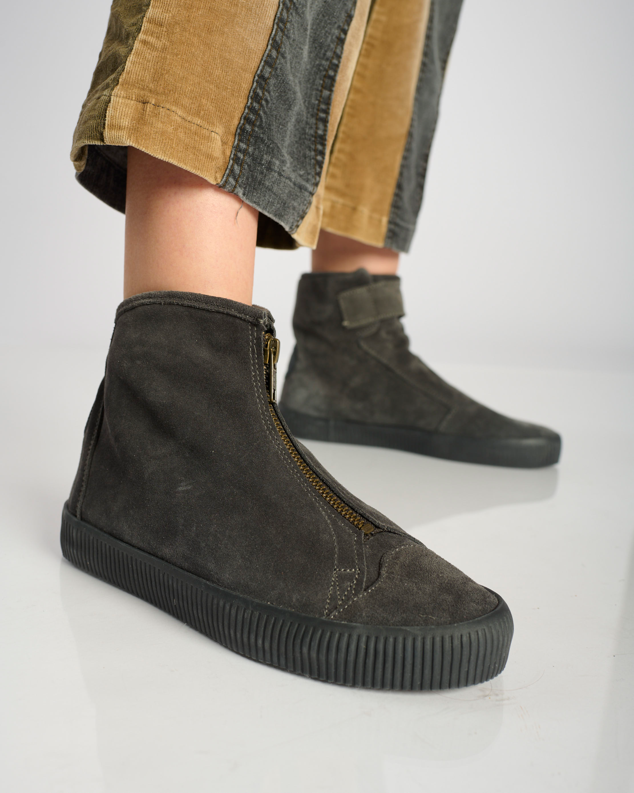 Noelle S Suede-Charcoal