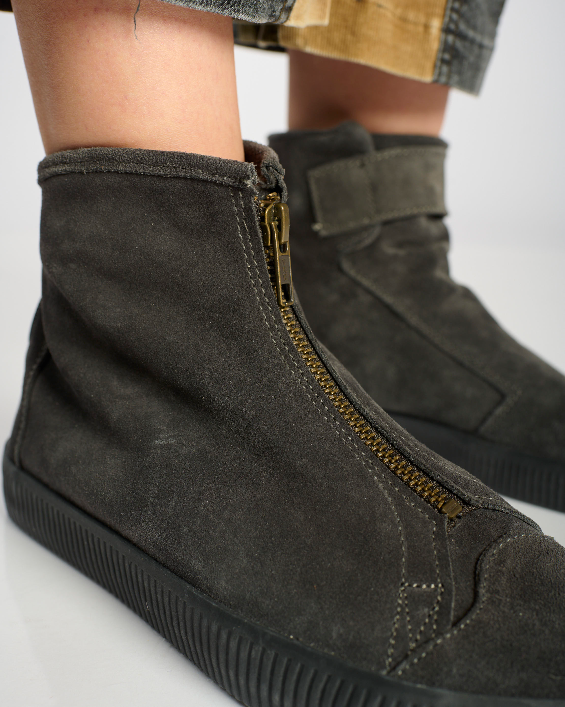 Noelle S Suede-Charcoal